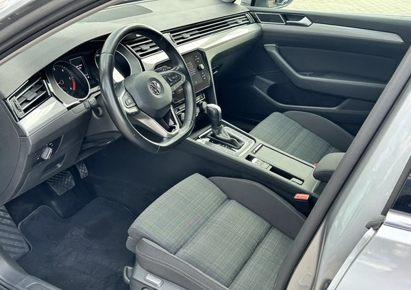 Volkswagen Passat cena 86800 przebieg: 154218, rok produkcji 2020 z Reda małe 211